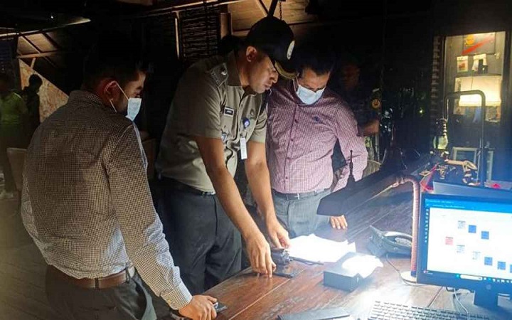 গাজীপুরে ভাওয়াল রিসোর্ট থেকে বিদেশি মদ জব্দ, আটক ৬